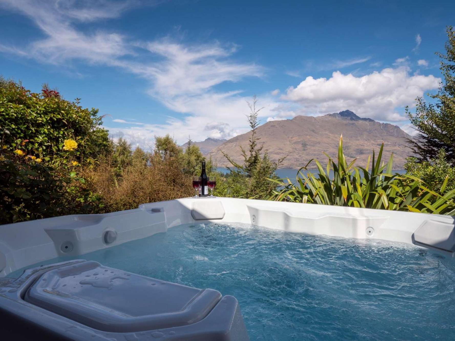 Papillon, A Relax It'S Done Luxury Holiday Home ควีนส์ทาวน์ ภายนอก รูปภาพ